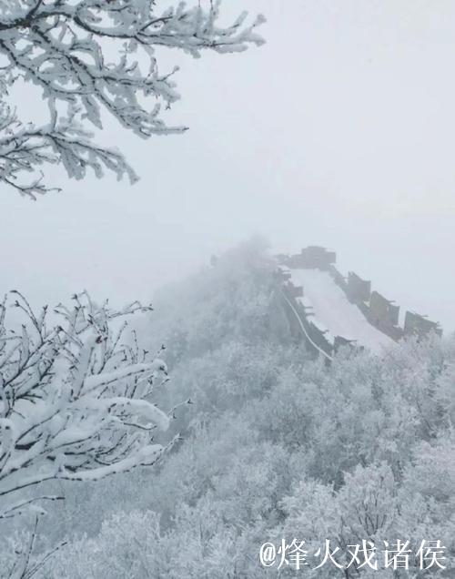古长城“邂逅”冰雪热